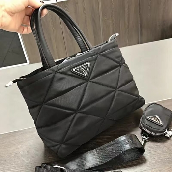 Bucket torba s quilted uzorkom, gradska jednostavnost; materijal Oxford platno, zatvaranje na zip; unutarnja džep s zipom i džep za dokumente