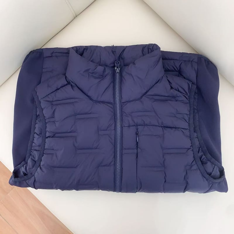 Мъжка пухена жилетка с качулка, тънка ламинирана конструкция, съдържание на пух 86–90%, пухово напълване 40, цип, полиестерна материя