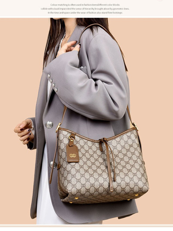 Tote torba – ulični stil, PVC materijal, horizontalni kvadratni oblik, zatvaranje zipom, unutarnja džep