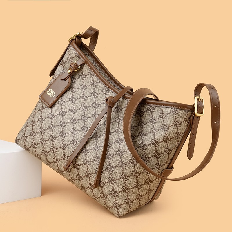 Tote torba – ulični stil, PVC materijal, horizontalni kvadratni oblik, zatvaranje zipom, unutarnja džep