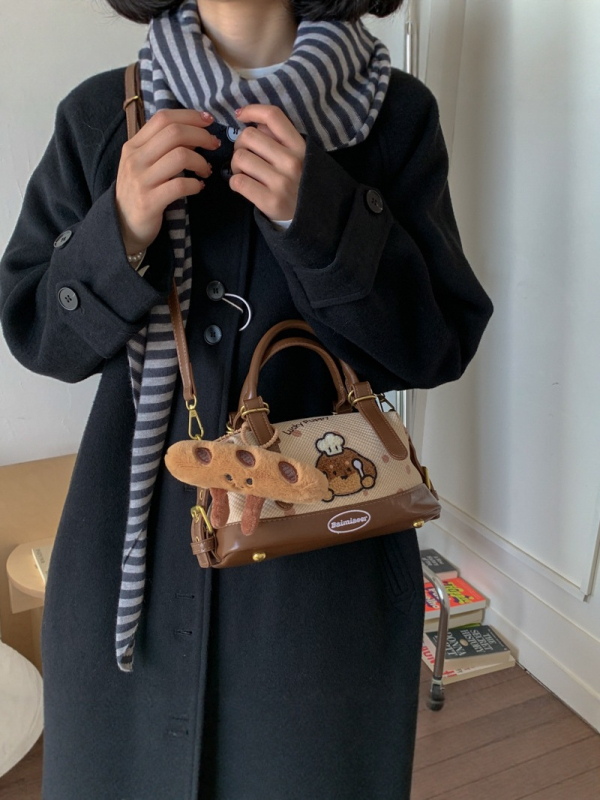 Slatka crossbody torba s likom psa iz crtanog filma za žene, PU koža, srednje veličine, ovalnog oblika, zatvarač, unutarnji džep za dokumente