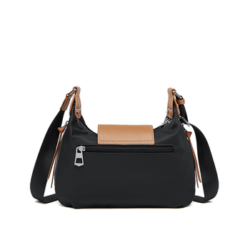 Unisex crossbody torbica od Oxford tkanine, horizontalnog kvadratnog oblika, zatvaranje na zip, unutarnji pretinci: zip pretinac, pretinac za mobitel, ID pretinac