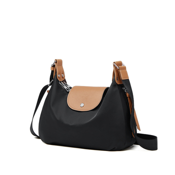 Unisex crossbody torbica od Oxford tkanine, horizontalnog kvadratnog oblika, zatvaranje na zip, unutarnji pretinci: zip pretinac, pretinac za mobitel, ID pretinac