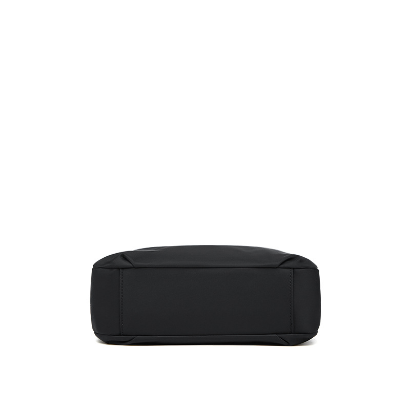 Unisex crossbody torbica od Oxford tkanine, horizontalnog kvadratnog oblika, zatvaranje na zip, unutarnji pretinci: zip pretinac, pretinac za mobitel, ID pretinac