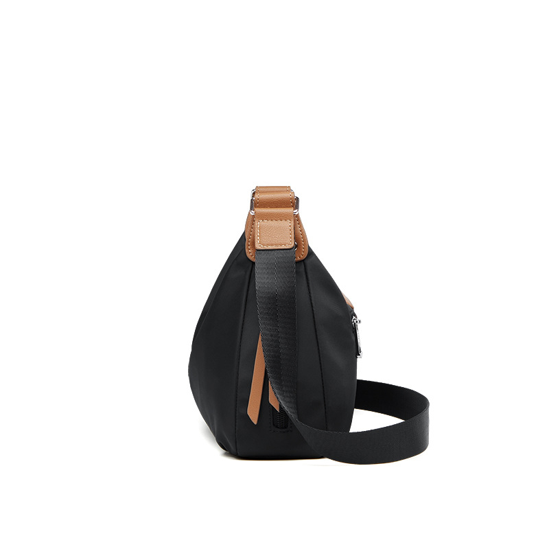 Unisex crossbody torbica od Oxford tkanine, horizontalnog kvadratnog oblika, zatvaranje na zip, unutarnji pretinci: zip pretinac, pretinac za mobitel, ID pretinac