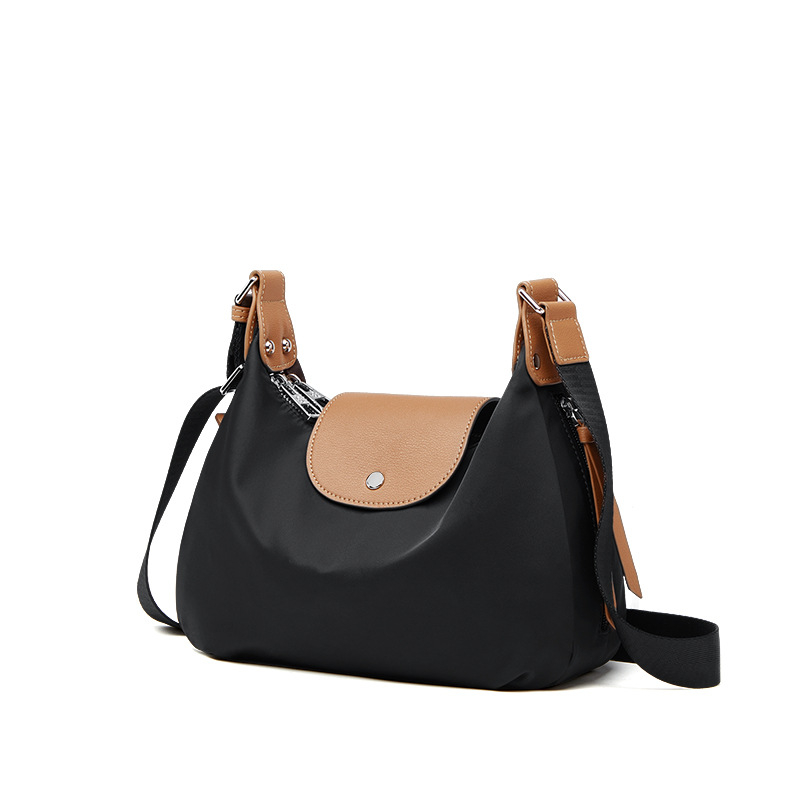 Unisex crossbody torbica od Oxford tkanine, horizontalnog kvadratnog oblika, zatvaranje na zip, unutarnji pretinci: zip pretinac, pretinac za mobitel, ID pretinac