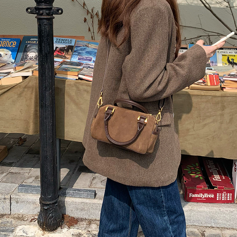 Boston torba od PU velura - crossbody preko ramena - zip zatvarač - svakodnevna uporaba - zima 2022