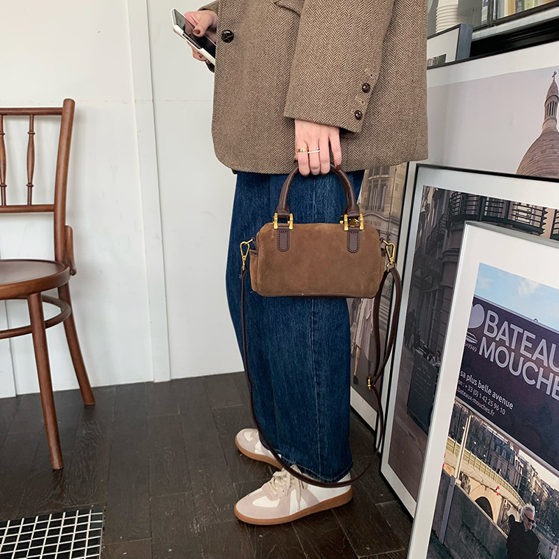 Boston torba od PU velura - crossbody preko ramena - zip zatvarač - svakodnevna uporaba - zima 2022