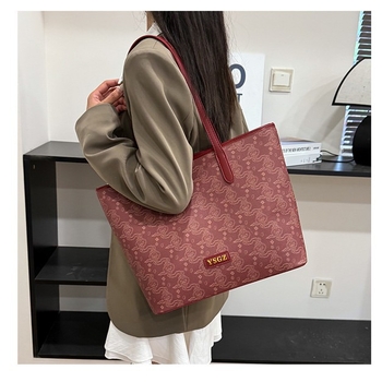 Női tote táska mesterséges bőrből, függőleges négyzetes forma, geometriai minta, cipzáras zárás, belső cipzáras zseb