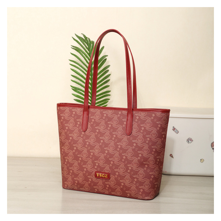 Női tote táska mesterséges bőrből, függőleges négyzetes forma, geometriai minta, cipzáras zárás, belső cipzáras zseb