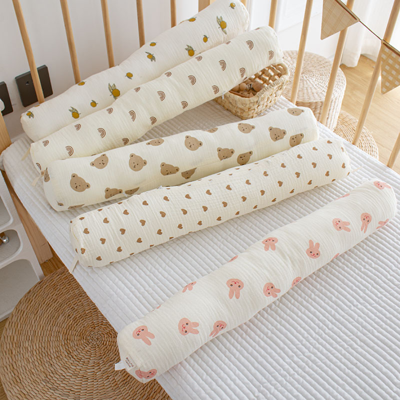 Cilindrikus babapárna nyugtató hatással – oldalt fekvést és fordulást támogató, anti-startle funkcióval, rajzfilm stílusú, 1–3 éves csecsemők számára