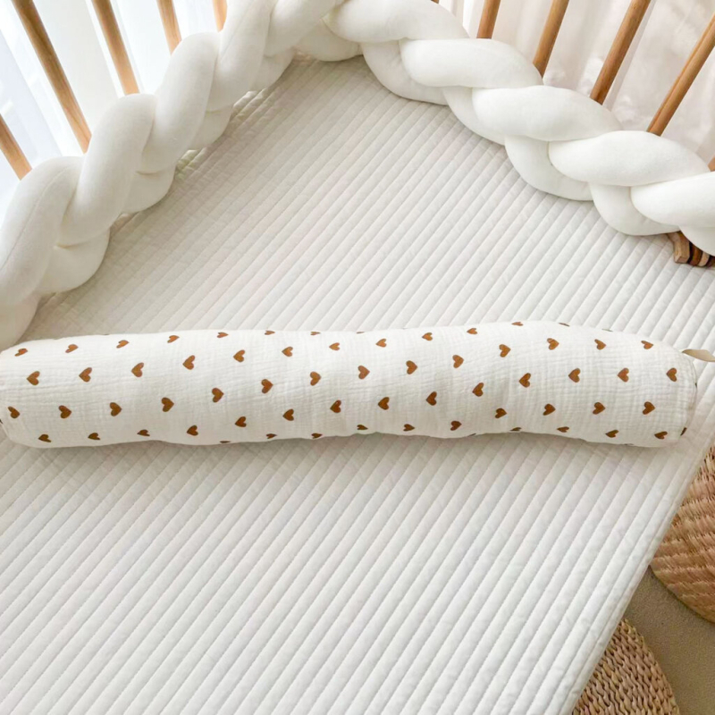 Cilindrikus babapárna nyugtató hatással – oldalt fekvést és fordulást támogató, anti-startle funkcióval, rajzfilm stílusú, 1–3 éves csecsemők számára