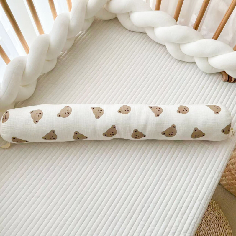 Cilindrikus babapárna nyugtató hatással – oldalt fekvést és fordulást támogató, anti-startle funkcióval, rajzfilm stílusú, 1–3 éves csecsemők számára