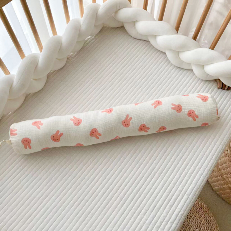 Cilindrikus babapárna nyugtató hatással – oldalt fekvést és fordulást támogató, anti-startle funkcióval, rajzfilm stílusú, 1–3 éves csecsemők számára