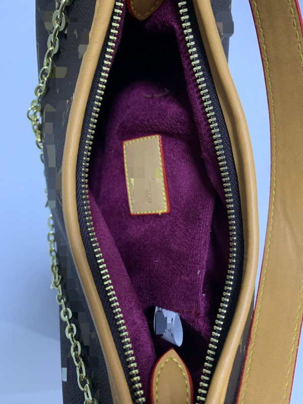 PVC táska városi minimalistikus stílusban, tote táska, cipzárral nyíló, dupla pánt, pamut bélés, rejtett zipzáras zseb