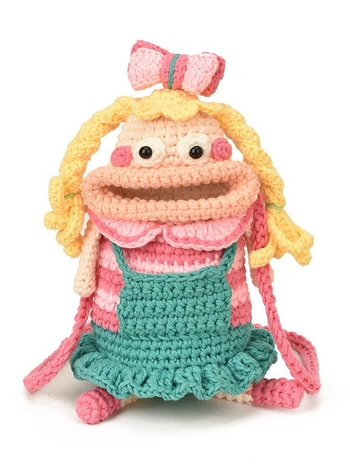 Crossbody táska, kötött hengerek formájú, poliészter, zárás, belső dokumentum-zseb