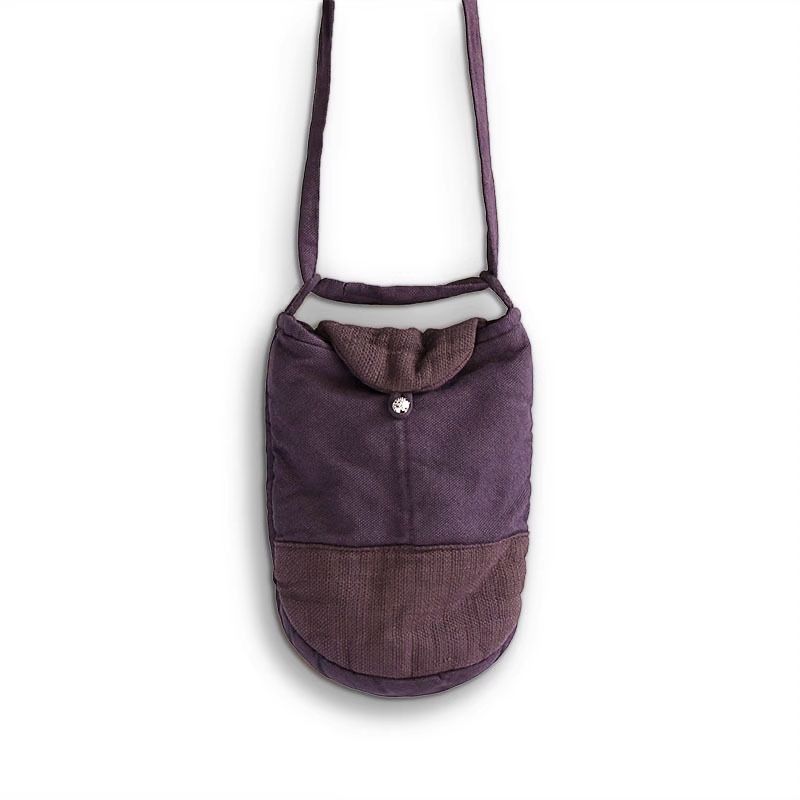 Pamut–len keresztpántos táska ovális formájú, pamut bélés, egygombos záródás, egy vállpánt, mindennapi használatra, irodalmi kínai stílusban