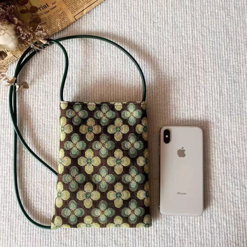 Crossbody torbica za telefon – pamuk, podstava poliester, uspravni kvadratni oblik, magnetsko zatvaranje, skriveni džep na zip