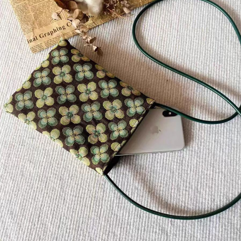 Crossbody torbica za telefon – pamuk, podstava poliester, uspravni kvadratni oblik, magnetsko zatvaranje, skriveni džep na zip