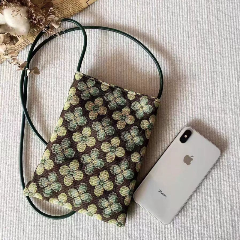 Crossbody torbica za telefon – pamuk, podstava poliester, uspravni kvadratni oblik, magnetsko zatvaranje, skriveni džep na zip