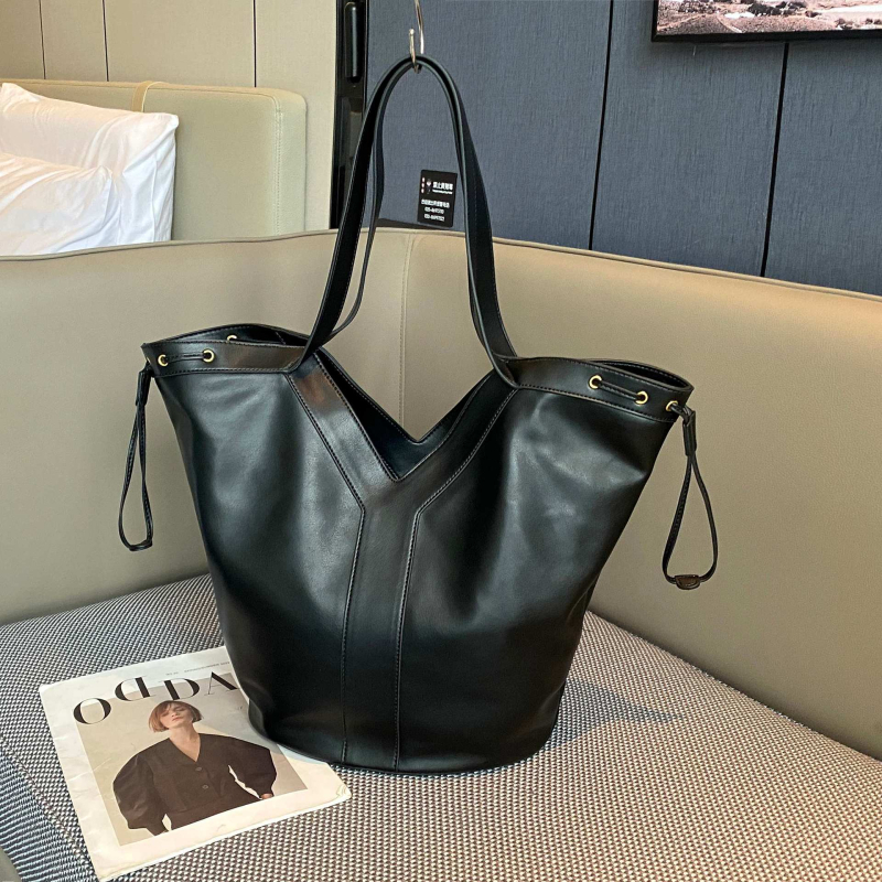 Ženska teksturirana bucket bag, ulični stil, PU, horizontalni kvadratni oblik, poliester podstava, unutarnji džepovi: skriveni džep sa zatvaračem, džep za telefon, džep za ID