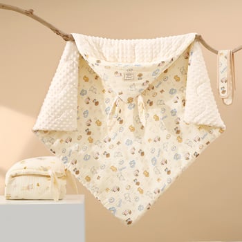 Detská deka s veľkými ušami zajačika, výplň bavlna; látka: 100% bavlna a gáza; hmotnosť do 0,5 kg; sezóna jar/jeseň; pre deti do 1 roka