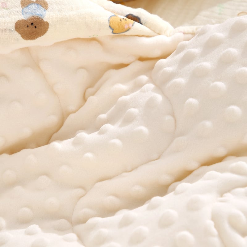 Detská deka s veľkými ušami zajačika, výplň bavlna; látka: 100% bavlna a gáza; hmotnosť do 0,5 kg; sezóna jar/jeseň; pre deti do 1 roka