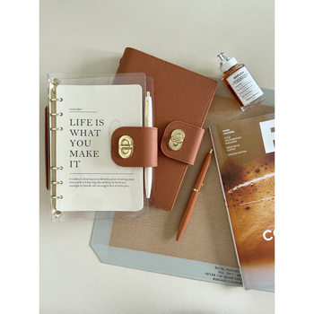 Bilježnica s binderom, omot od imitacije kože, papir od sirovog drvnog pulpa, 40 g/m2, minimalistički stil