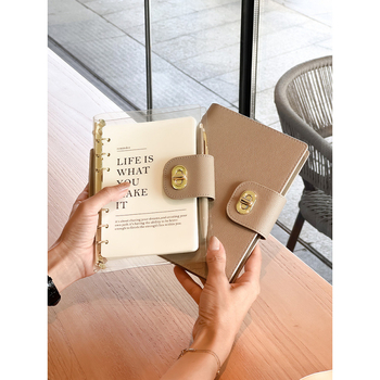 Bilježnica s binderom, omot od imitacije kože, papir od sirovog drvnog pulpa, 40 g/m2, minimalistički stil