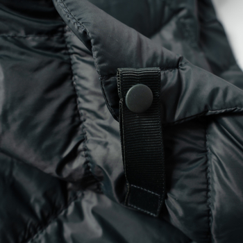 Мъжка жилетка без яка с пера, тънка и лека, найлонова материя, пълнеж бял патеши пух, еднобортна, есен-зима