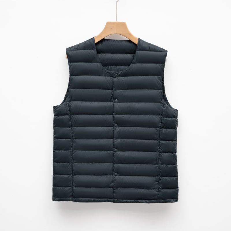Мъжка жилетка без яка с пера, тънка и лека, найлонова материя, пълнеж бял патеши пух, еднобортна, есен-зима