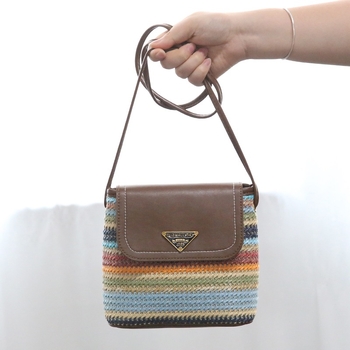 Tkana slamnata torbica s križnim i ramenskim remenom, džep za telefon, podstava od poliestera, magnetsko zatvaranje, proljeće 2018