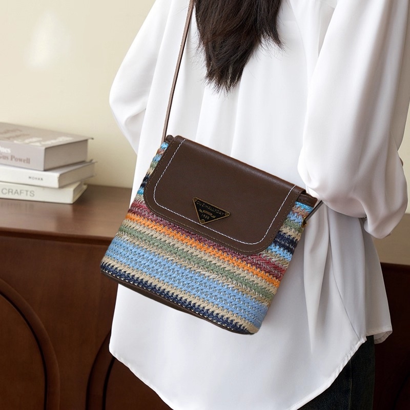 Tkana slamnata torbica s križnim i ramenskim remenom, džep za telefon, podstava od poliestera, magnetsko zatvaranje, proljeće 2018