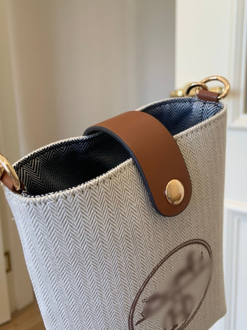 Geantă crossbody unisex, material bumbac și in, formă verticală pătrată, închidere cu capac, buzunar interior cu fermoar laminat, curea unică pentru utilizare zilnică