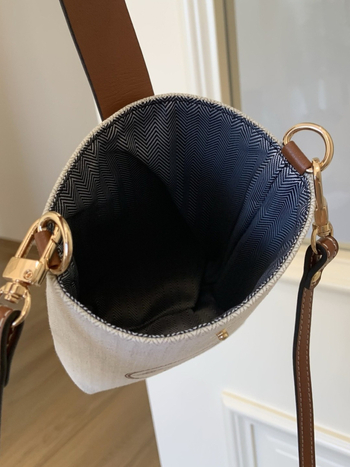 Geantă crossbody unisex, material bumbac și in, formă verticală pătrată, închidere cu capac, buzunar interior cu fermoar laminat, curea unică pentru utilizare zilnică