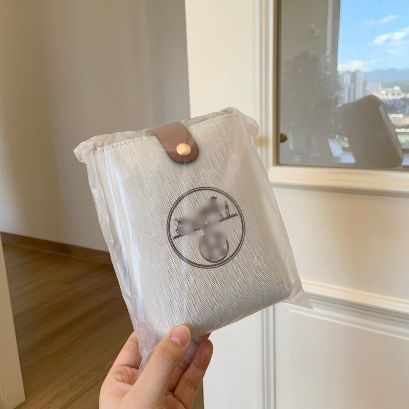 Geantă crossbody unisex, material bumbac și in, formă verticală pătrată, închidere cu capac, buzunar interior cu fermoar laminat, curea unică pentru utilizare zilnică