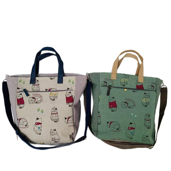 Ukrašena crossbody torba za gradske potrebe — platno, zatvarač, poliester podstava.