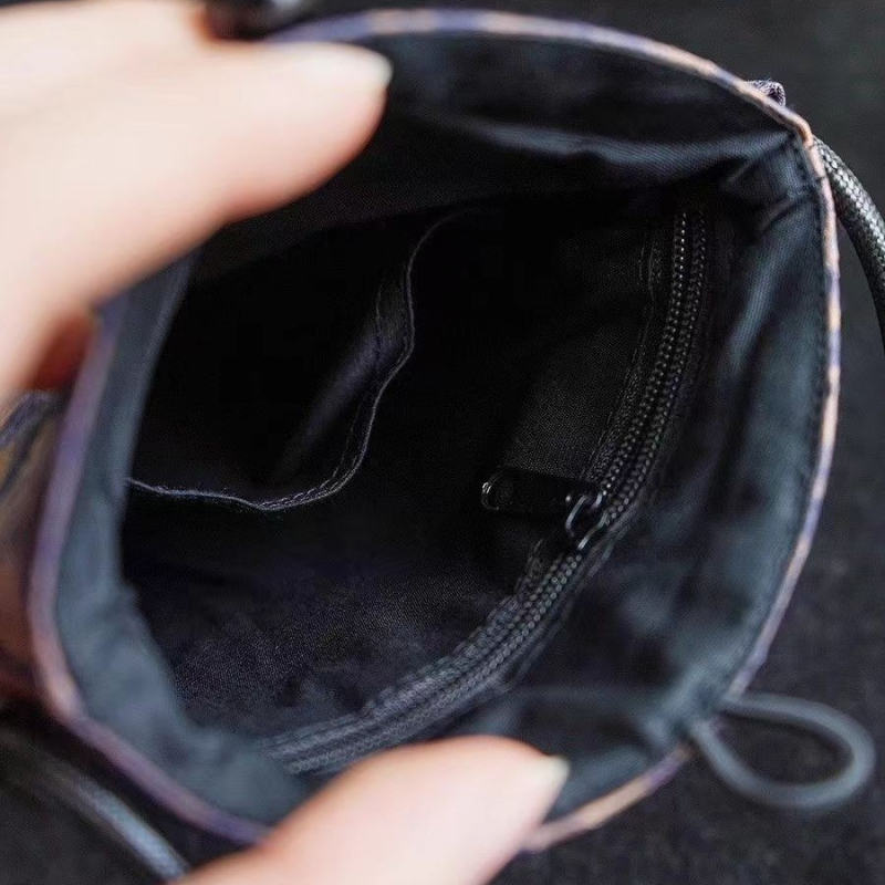 Torba za telefon u literarnom nacionalnom stilu, pamuk, vertikalno kvadratnog oblika, zatvaranje kukom, s jednom remenom