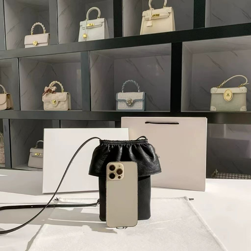 PU crossbody torba, gradski stil, horizontalno kvadratni oblik, poliester podstava, zatvaranje pokrivenim otvorom, unutarnji džepovi: zip džep, džep za telefon i ID, ljeto 2025