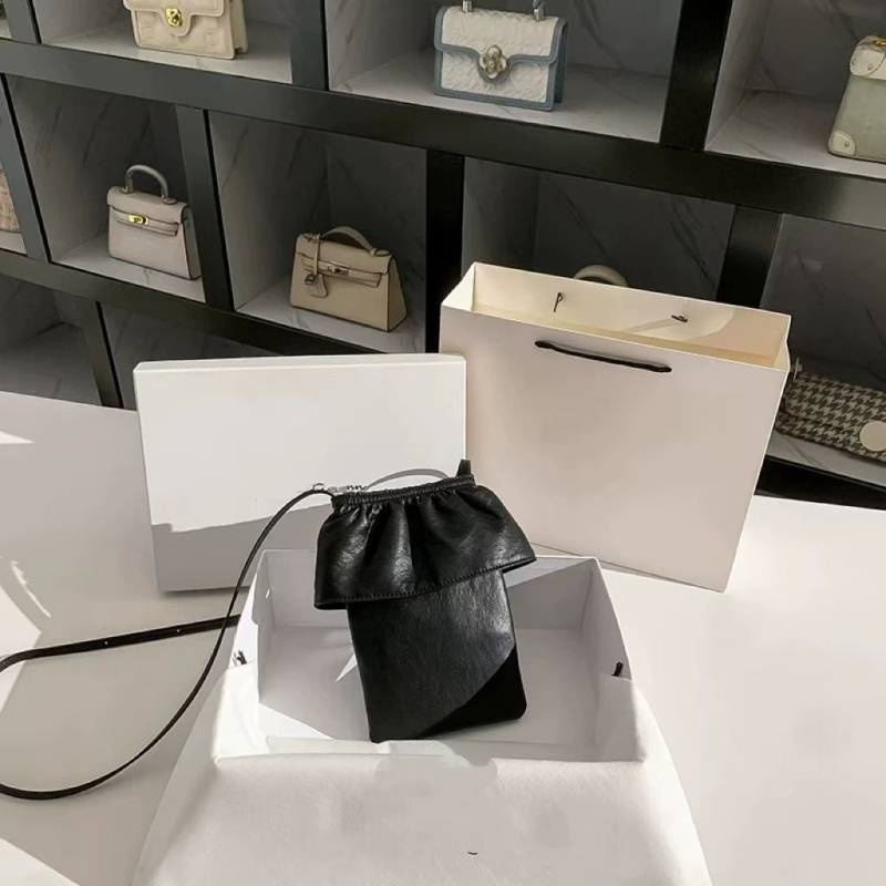 PU crossbody torba, gradski stil, horizontalno kvadratni oblik, poliester podstava, zatvaranje pokrivenim otvorom, unutarnji džepovi: zip džep, džep za telefon i ID, ljeto 2025