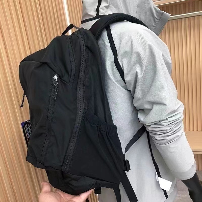 Outdoor putni ruksak 20–35L, pogodan za 14-inčni laptop, najlon, prozračan, zakrivljene naramenice