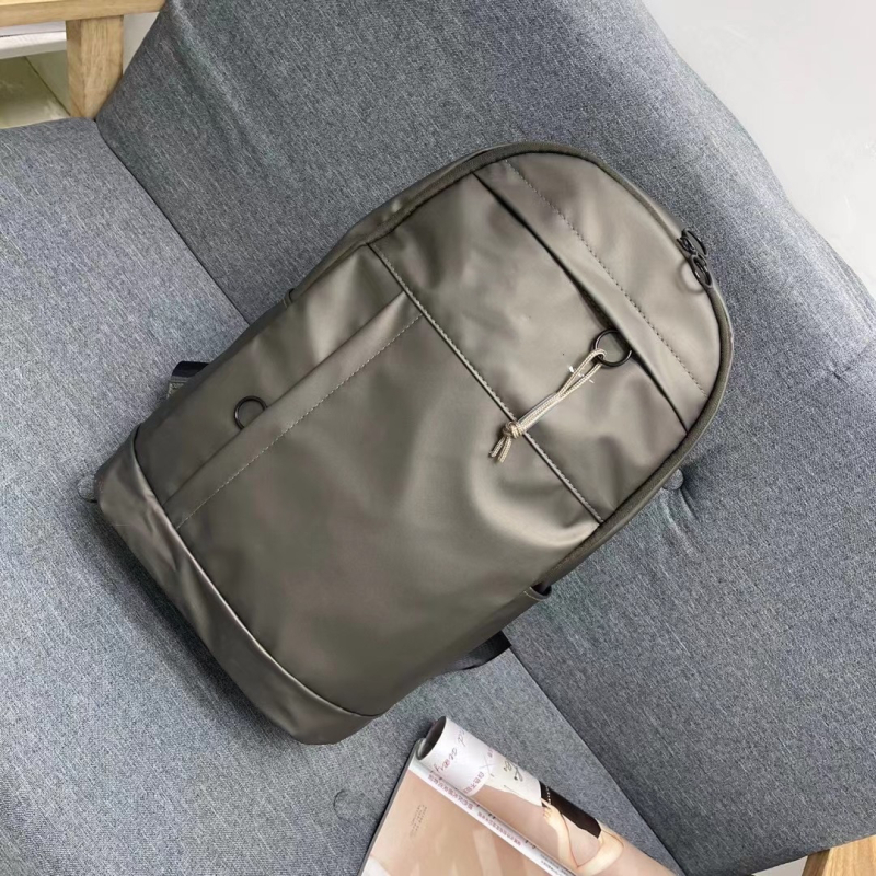 Utcai stílusú hátizsák, kapacitás 20–35 l, vízálló PU anyag, illeszkedik 15 hüvelykes laptophoz, ergonómikus hátrész