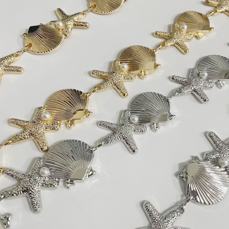 Талийна верижка със морски черупки, перли, морска звезда и раковина – богемски стил, дамски аксесоар (талийна верижка • метал • универсален стил • двойни халки • лято 2025)