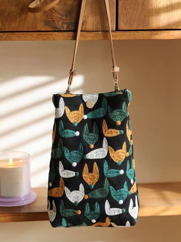 Torba za telefon preko ramena s 3D vezom, platno, vertikalni kvadratni oblik, magnetsko zatvaranje, otvoreni džep, dvostruke naramenice