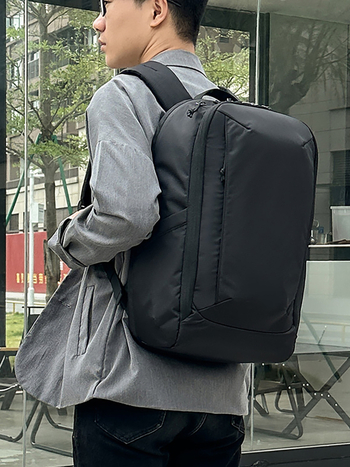 Unisex poslovni ruksak od najlona, vodootporan, kapaciteta 20–35L, urbani minimalistički stil, naramenice s zračnim jastučićem