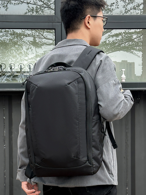 Unisex poslovni ruksak od najlona, vodootporan, kapaciteta 20–35L, urbani minimalistički stil, naramenice s zračnim jastučićem