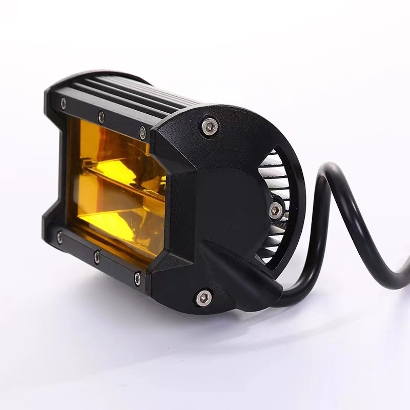 LED višefunkcionalno krovno svjetlo za vozila (72 LED, 3000 lm, 12 V DC, IP67, aluminijsko kućište)