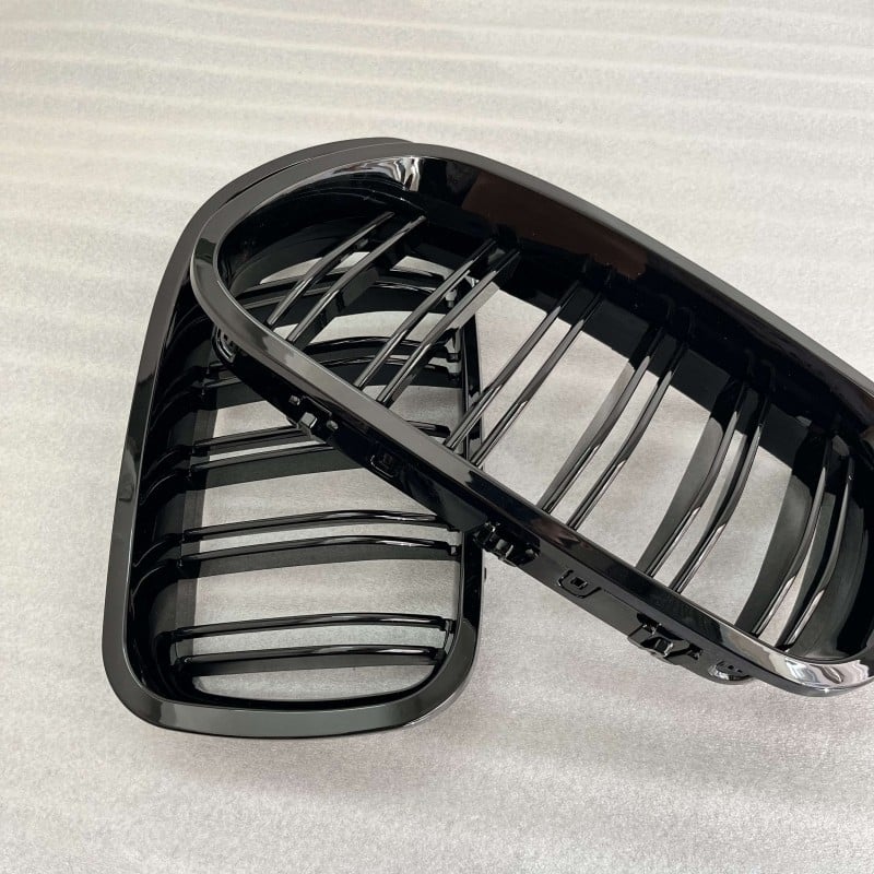 BMW 5. serije prednja rešetka s dvostrukim vodoravnim trakama (ABS plastika, ugradnja na branik, 2011–2017, težina 1 kg, OEM-kompatibilno)