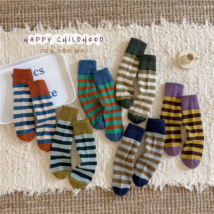 Gyermekeknek szóló színblokkolt pamut zokni, koreai stílusú csíkos, középmagas, uniszex, 80.2% pamut, őszi 2025