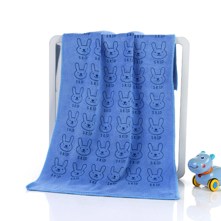 Szuperfinom rostból készült arc törölköző | személyre szabható logó | szál 16 | tömeg 50–80 g | fő összetevő: poliészter | gyártási folyamat: hajtogatás, vágott bolyhos felület, sima szövés